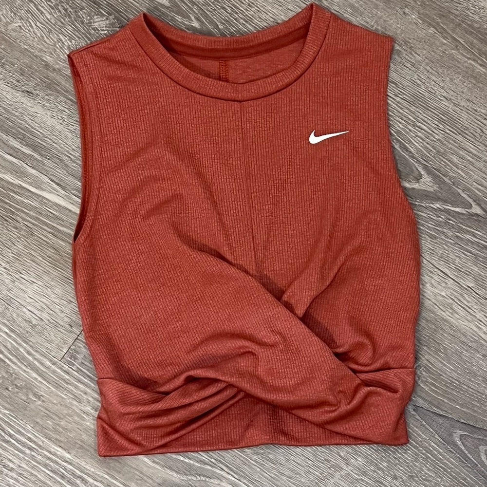 Nike Cropped Twist Women’s Training Top